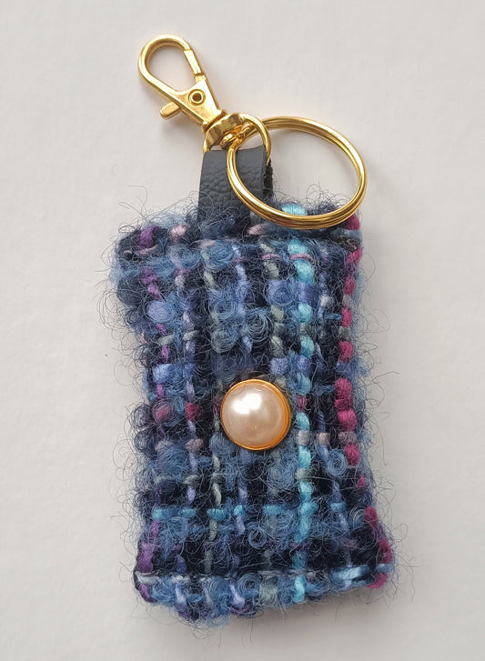 Porte-clés en tweed, cuir et sa perle de culture fantaisie