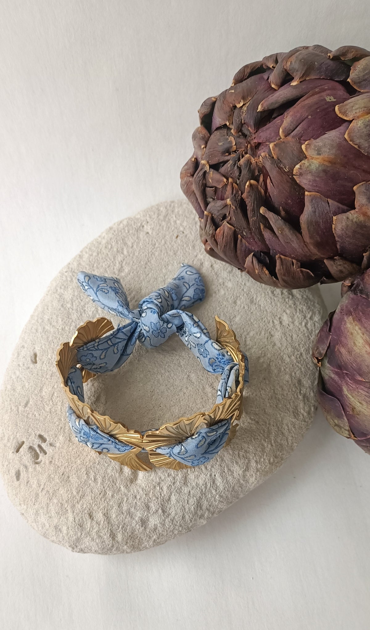 Manchette plaqué or Ginko - Soie bleue