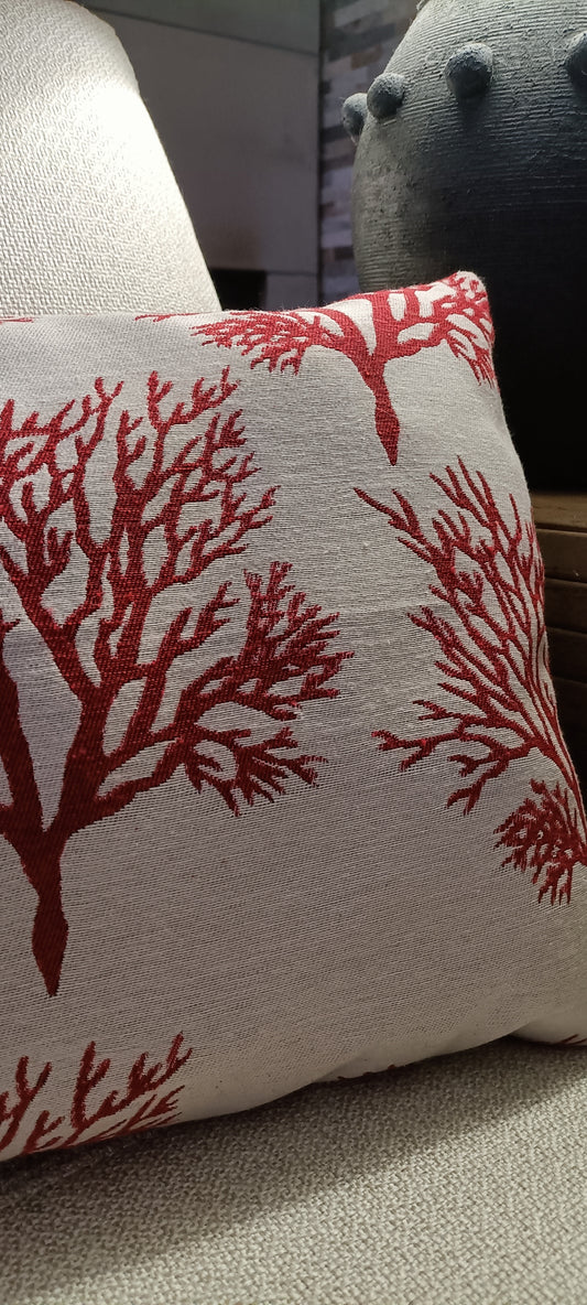 Coussin motifs corail rouge