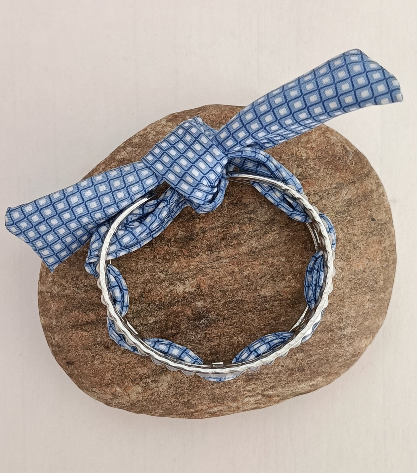Bracelet acier inoxydable argenté & son ruban soie