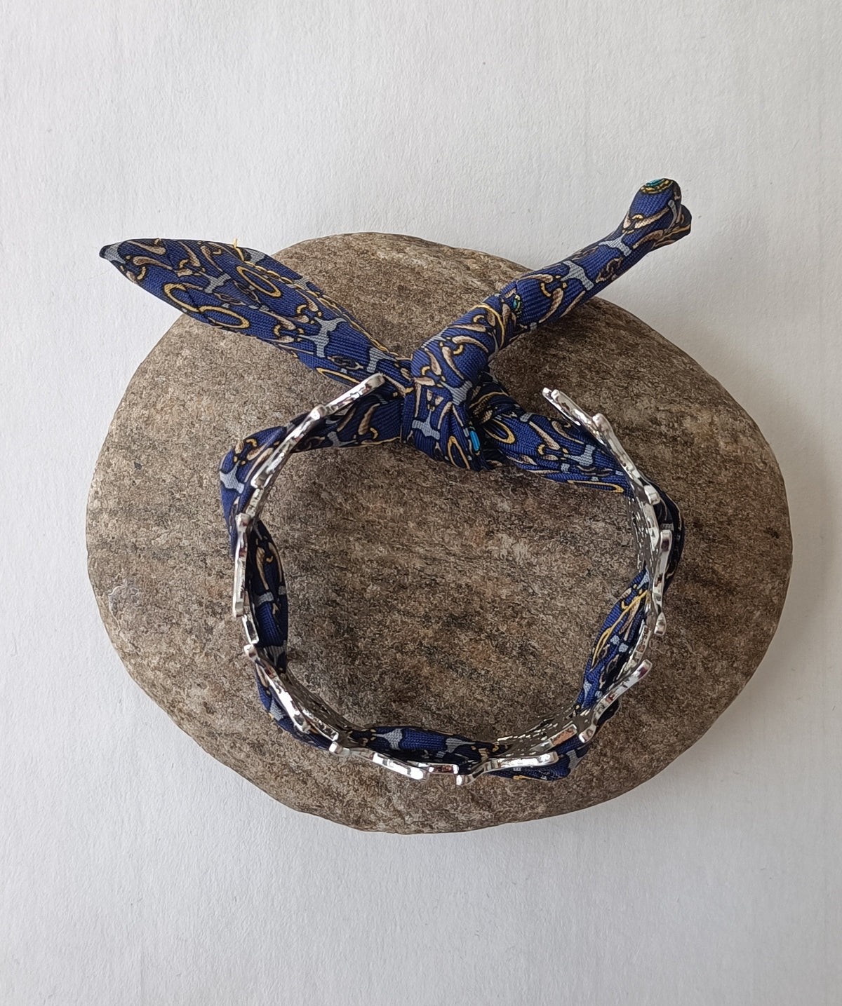 Bracelet corail argenté & son ruban soie