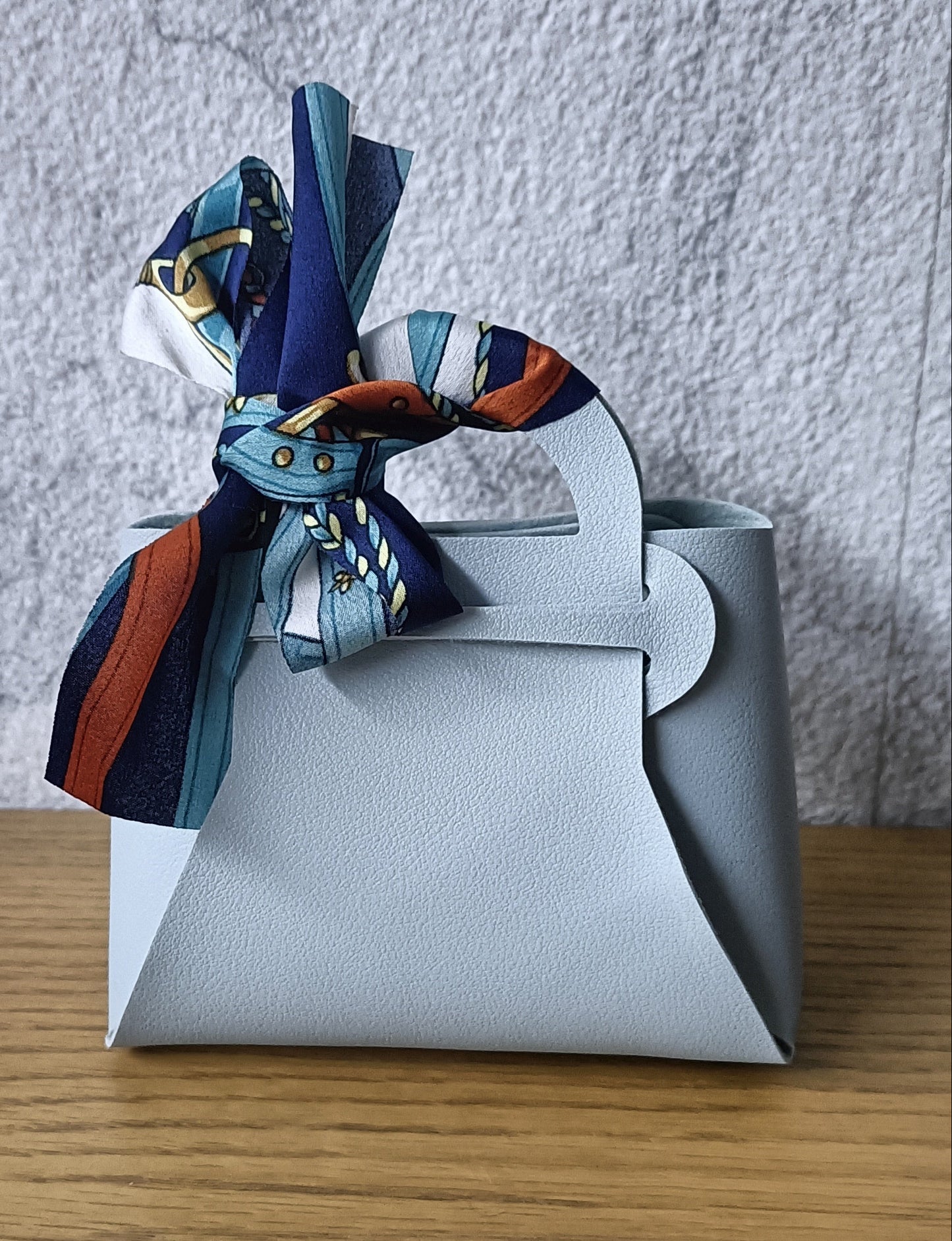 Chouchou 100% soie et médaillon plaqué or 18K