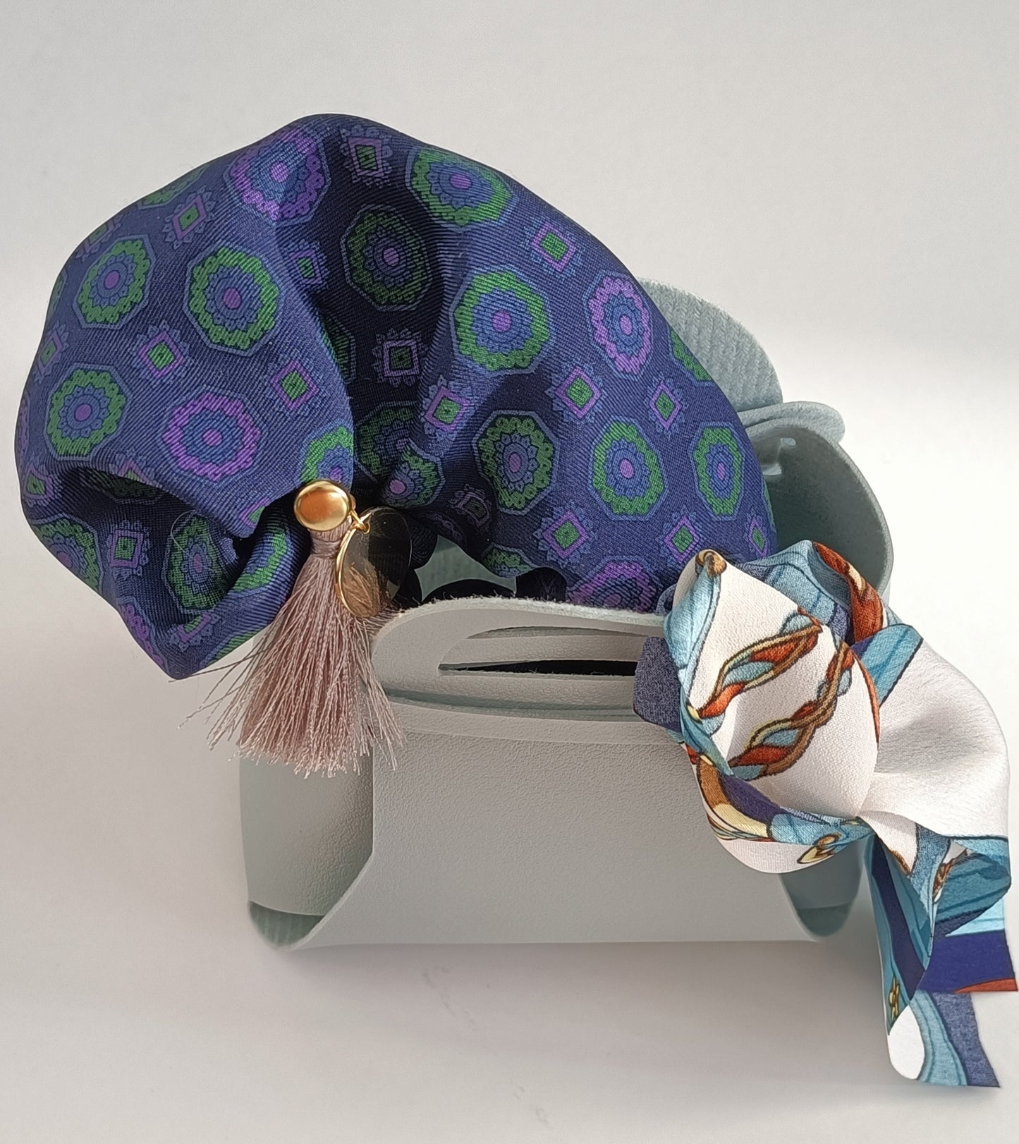 Chouchou 100% soie et médaillon plaqué or 18K