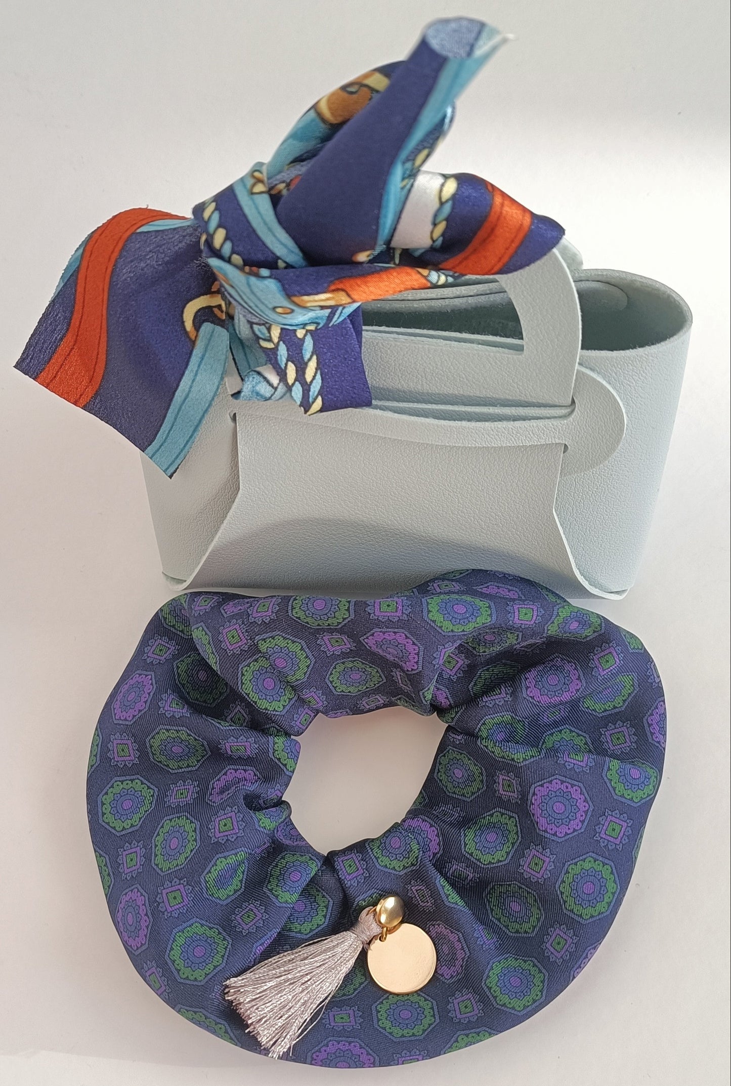 Chouchou 100% soie et médaillon plaqué or 18K