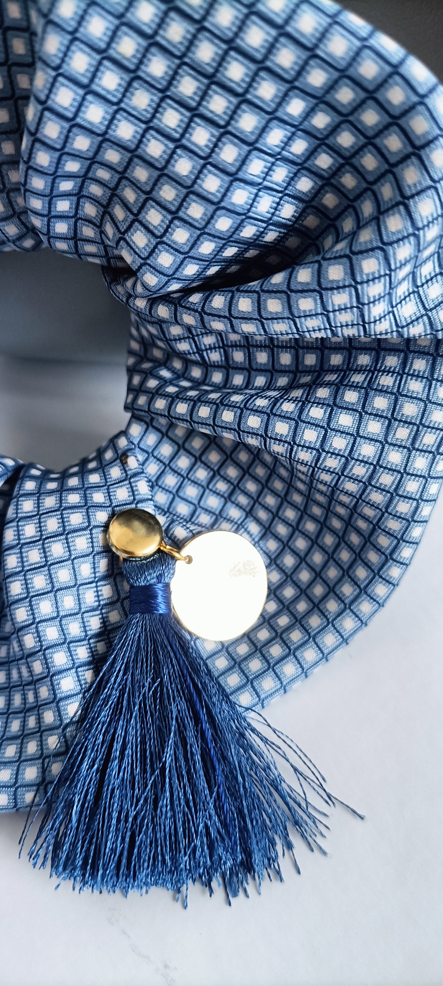 Chouchou 100% soie et médaillon plaqué or 18K