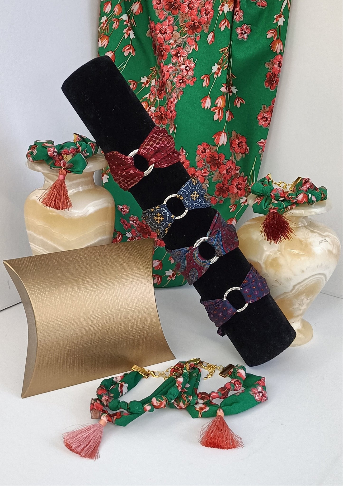 Bracelet double rang – Vert bohème fleuri - Pompon Corail