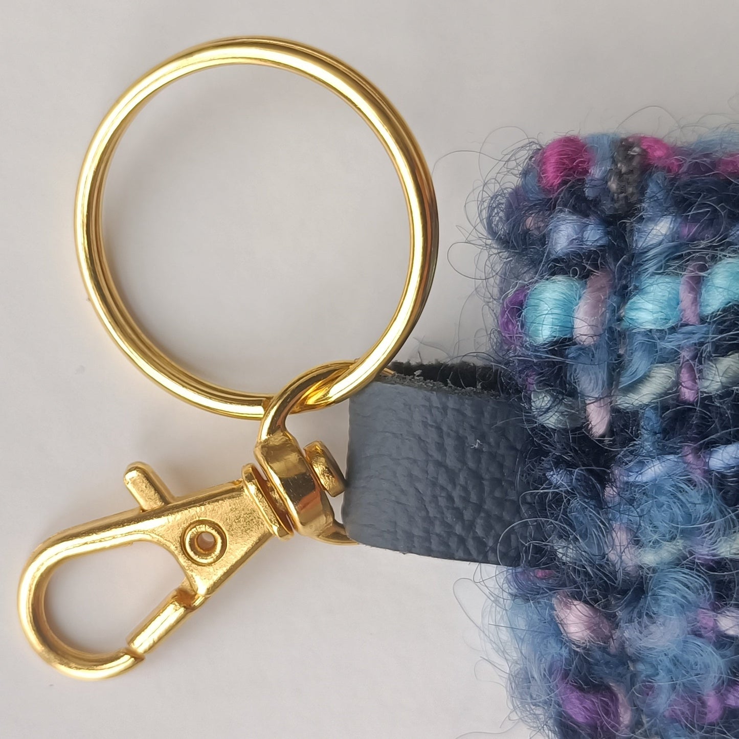 Porte-clés en tweed, cuir et sa perle de culture fantaisie
