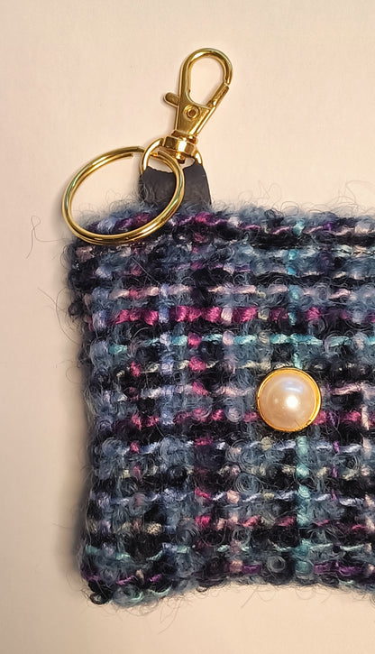 Porte-clés en tweed, cuir et sa perle de culture fantaisie
