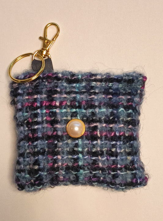 Porte-clés en tweed, cuir et sa perle de culture fantaisie