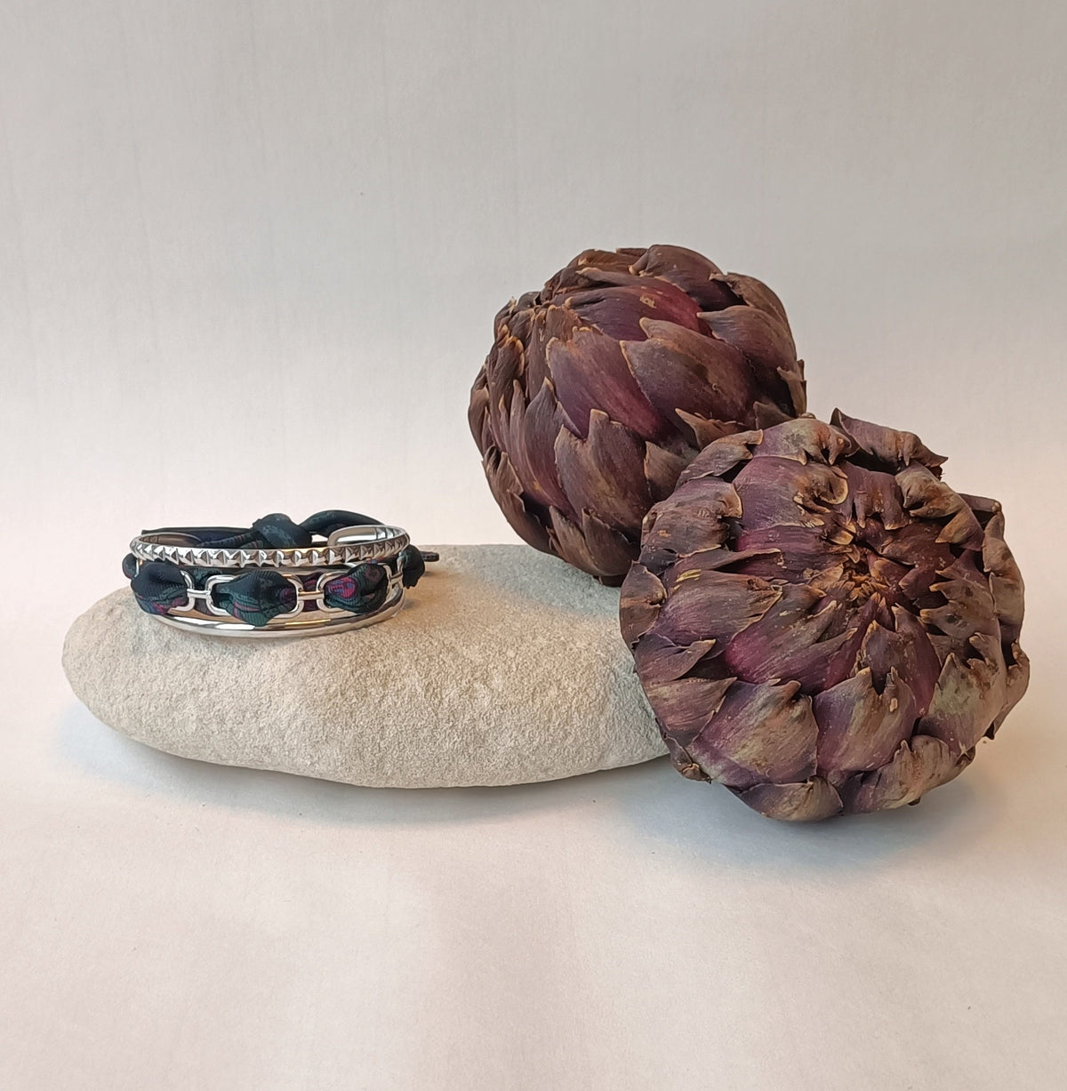 Bracelet argenté Iconique & soie grise/bordeaux