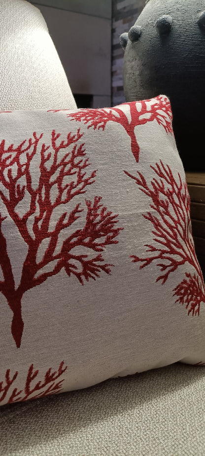 Coussin motifs corail rouge