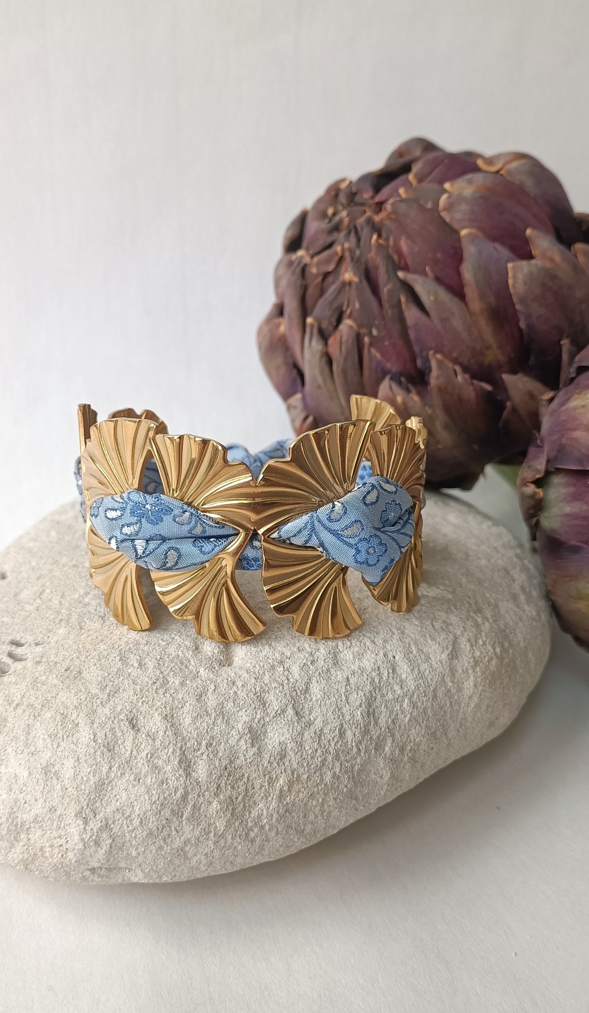 Manchette plaqué or Ginko - Soie bleue