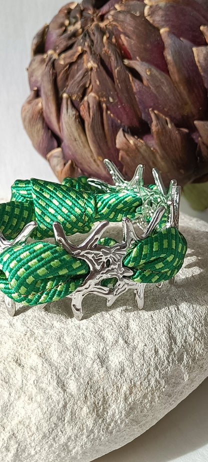 Bracelet argenté Corail & soie verte