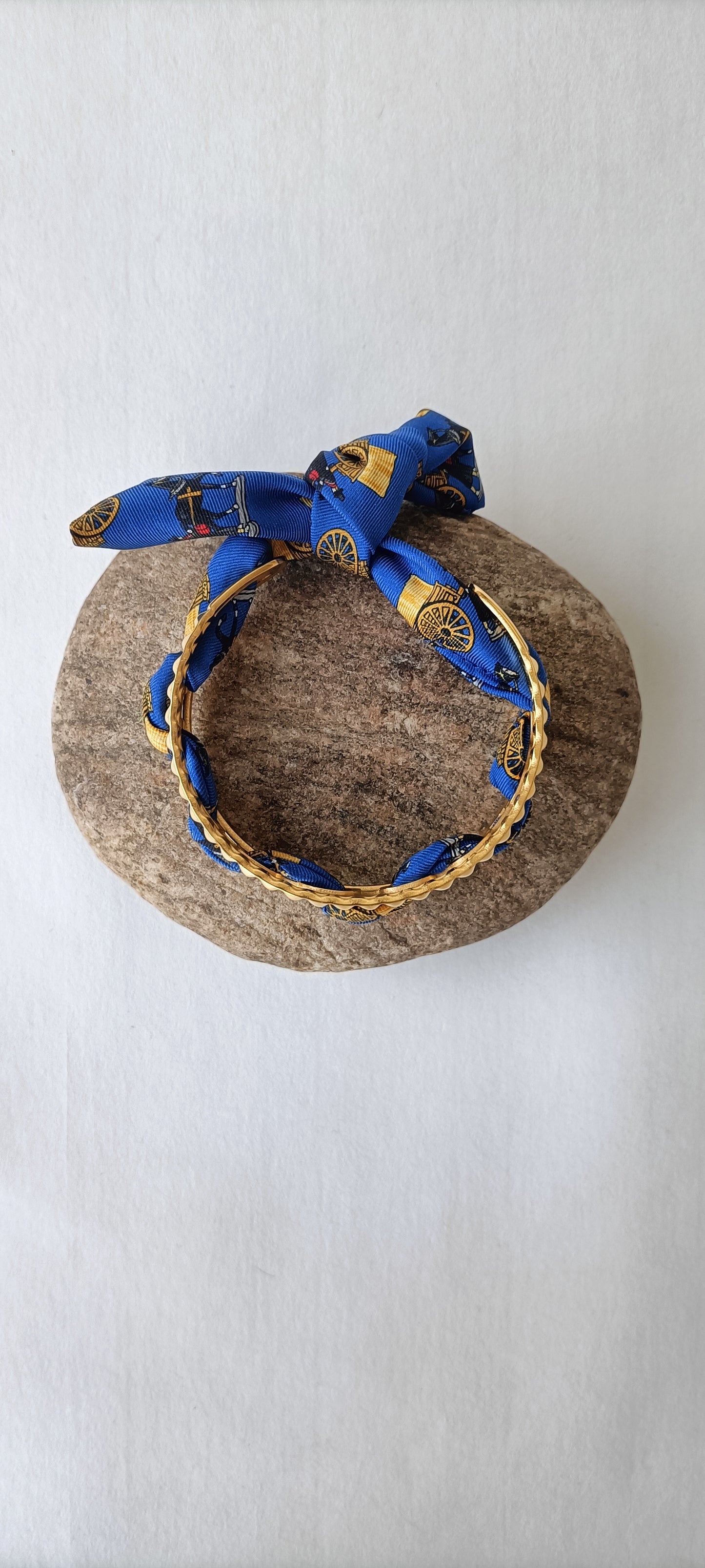 Bracelet plaqué or & son ruban soie