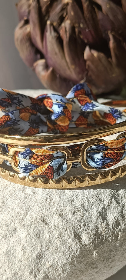 Bracelet plaqué or Iconique & soie bleue motifs ananas
