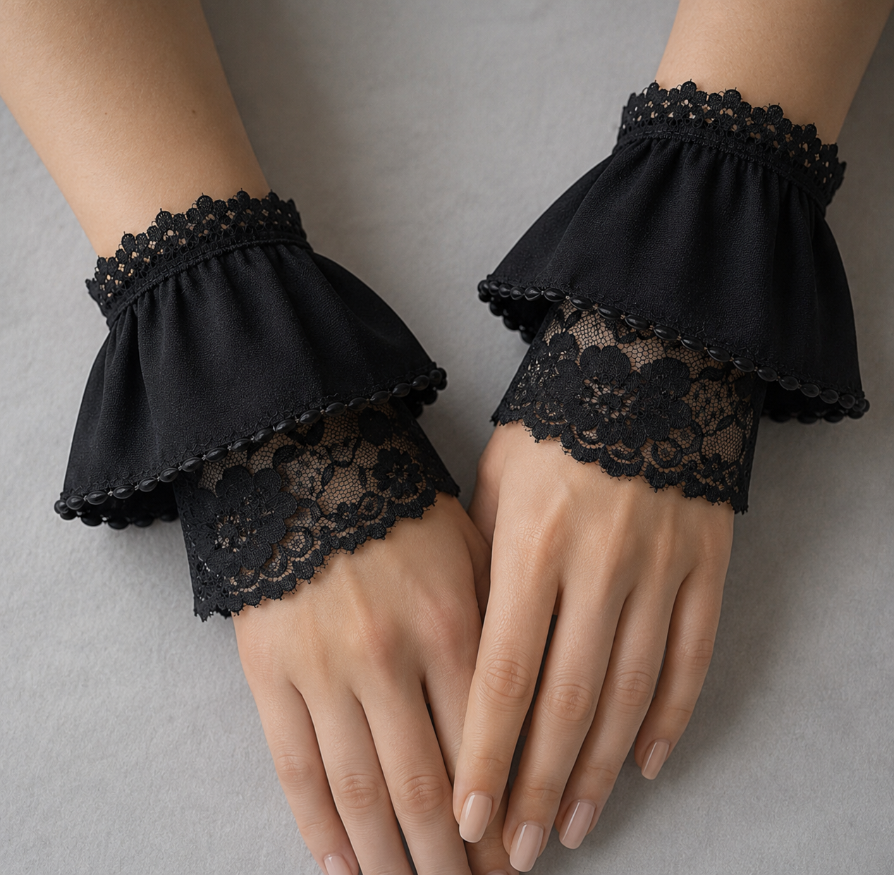 Manchette en dentelle et perles