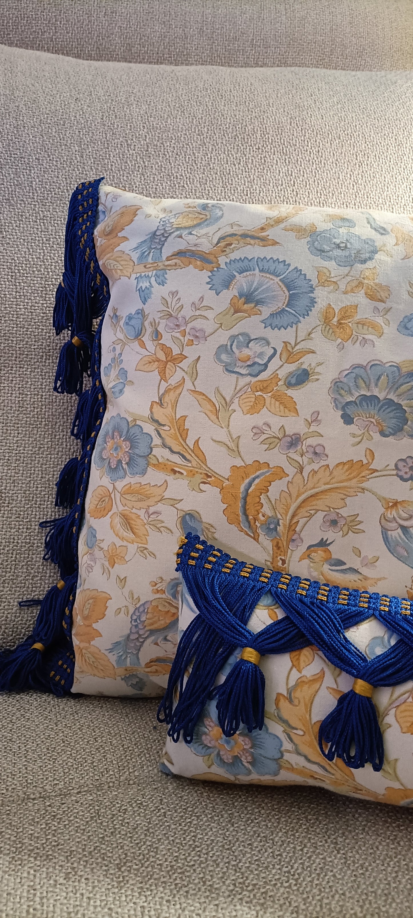 Coussin oiseaux et fleurs - bleu & ocre