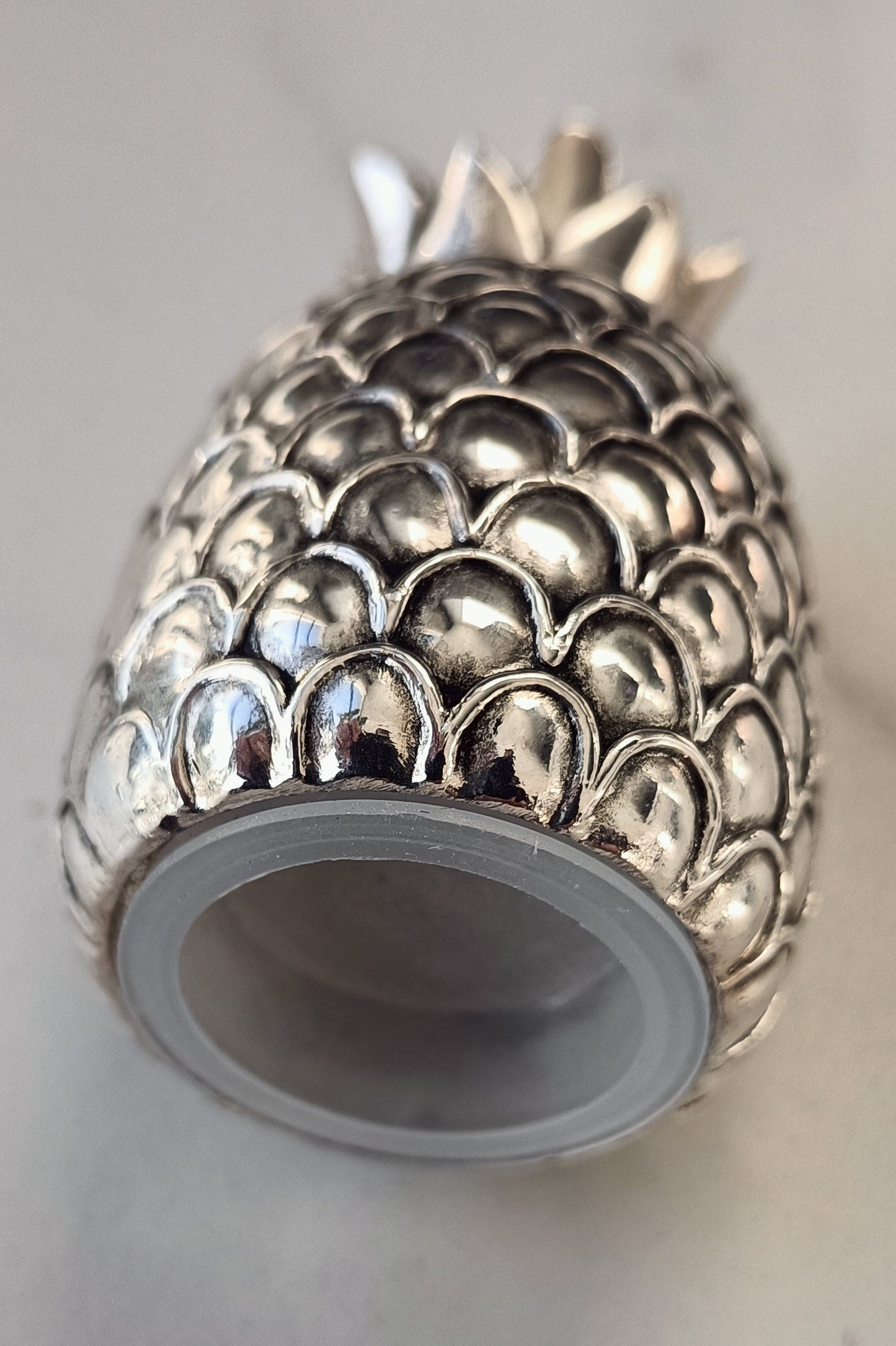 Salière et poivrière "Ananas" en métal argenté