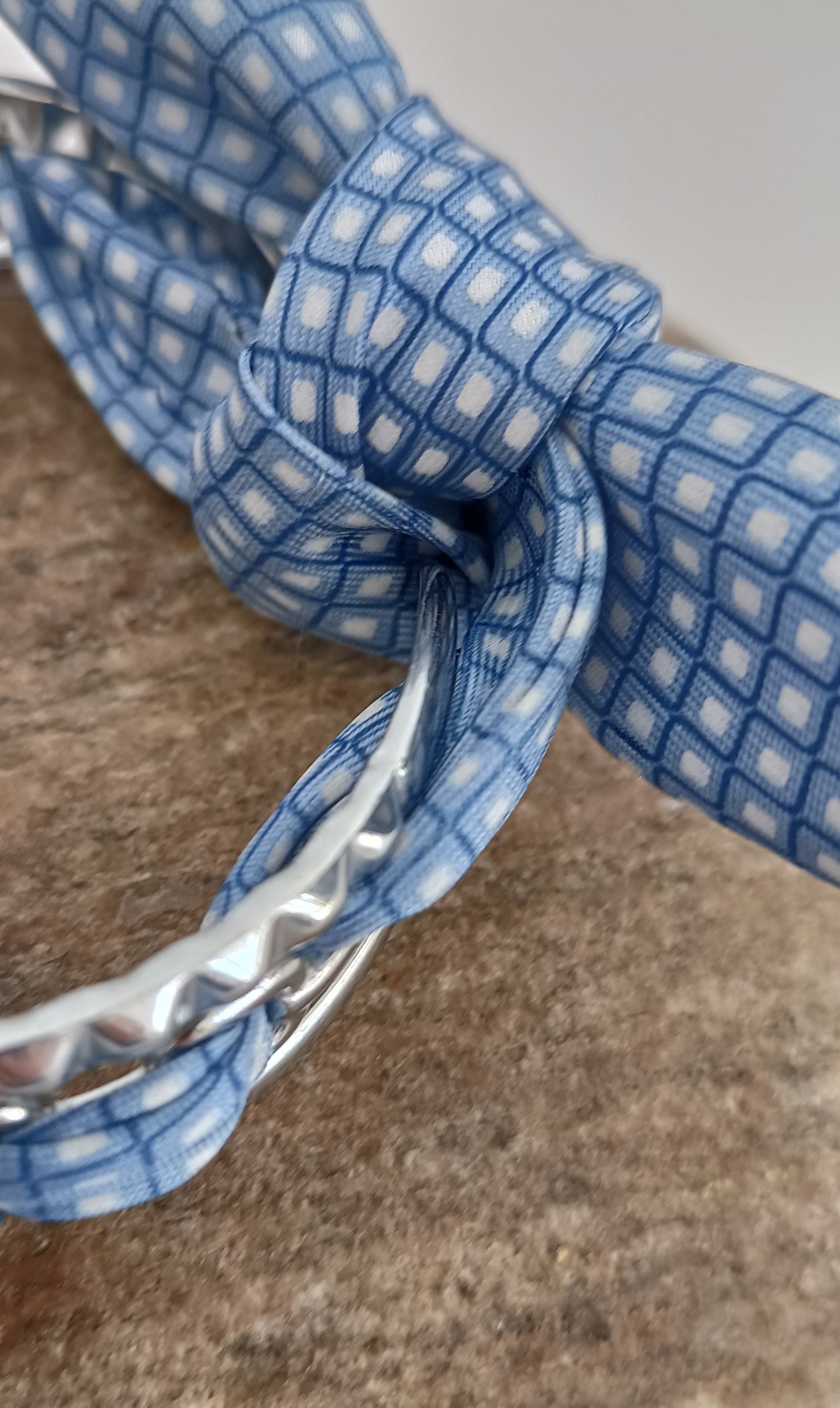 Bracelet acier inoxydable argenté & son ruban soie