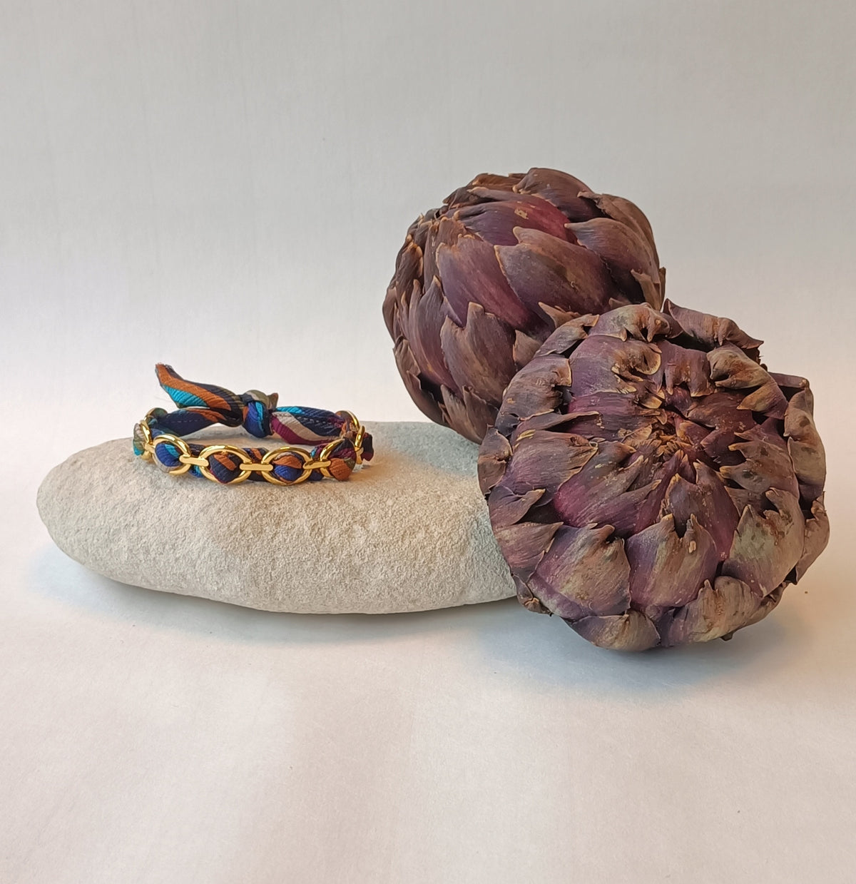 Bracelet fin plaqué or & soie multicolore