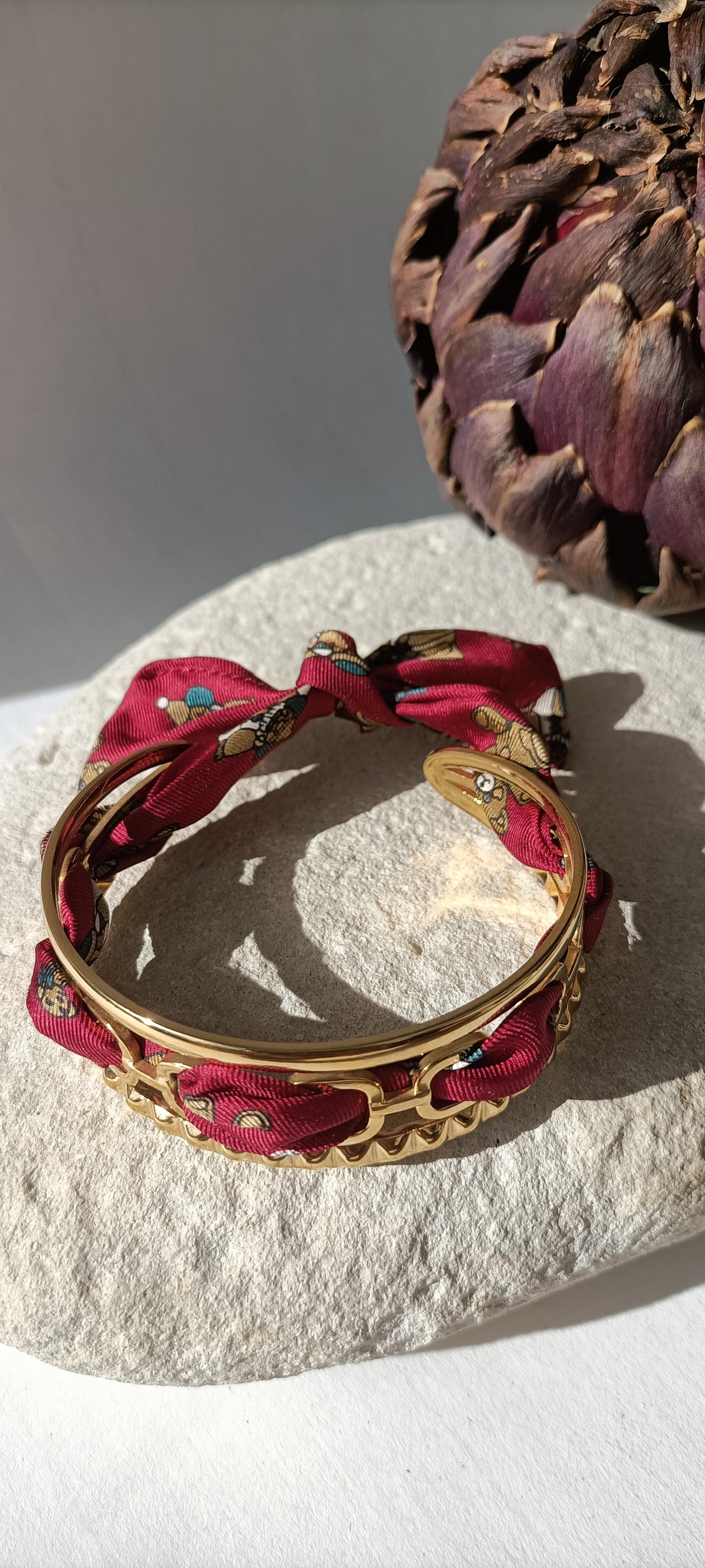 Bracelet plaqué or Iconique & soie bordeaux