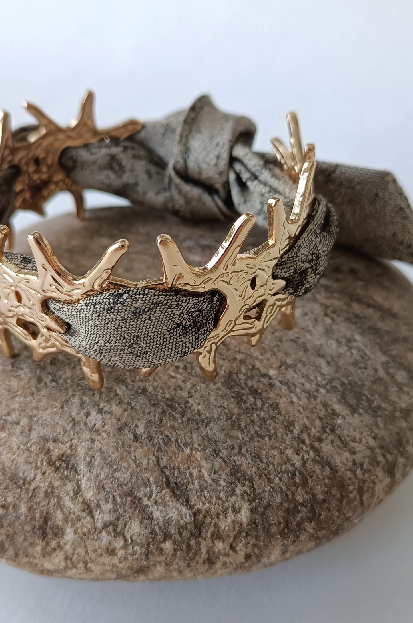 Bracelet corail plaqué or & son ruban soie