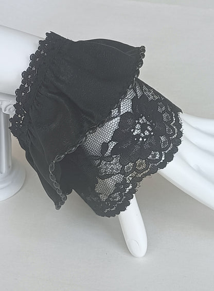 Manchette en dentelle et perles