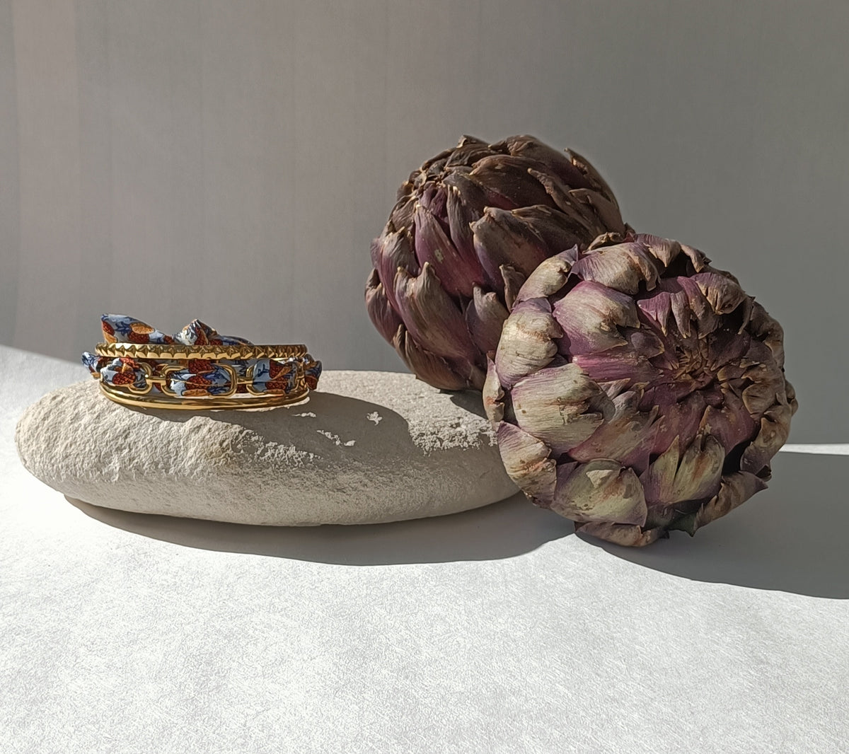 Bracelet plaqué or Iconique & soie bleue motifs ananas