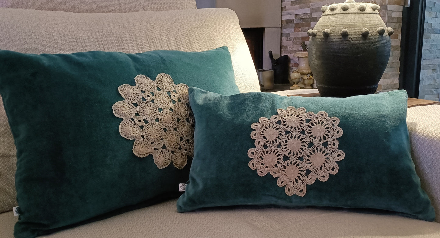 Housse de coussin velours bleu et broderie - Moyen modèle