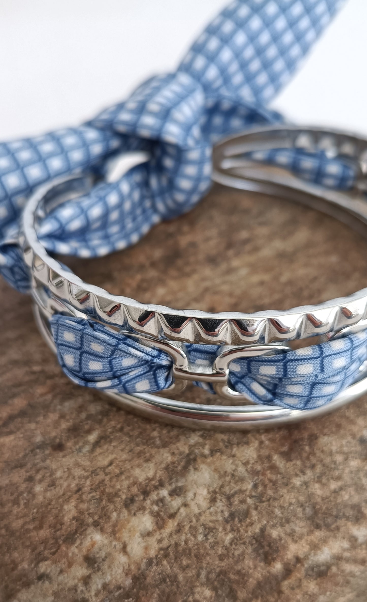 Bracelet acier inoxydable argenté & son ruban soie