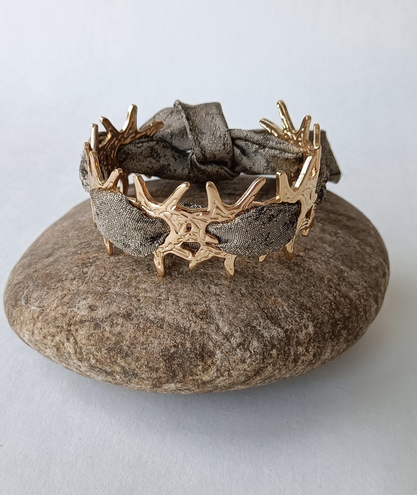 Bracelet corail plaqué or & son ruban soie