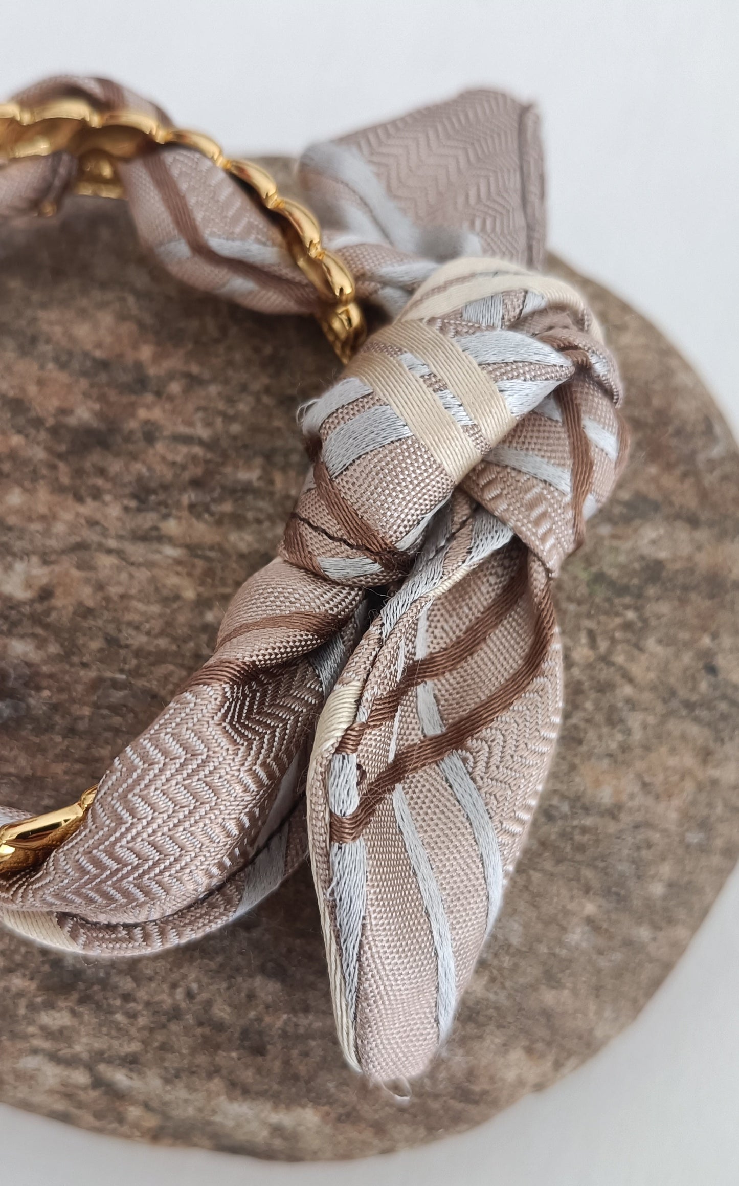 Bracelet plaqué or & son ruban soie