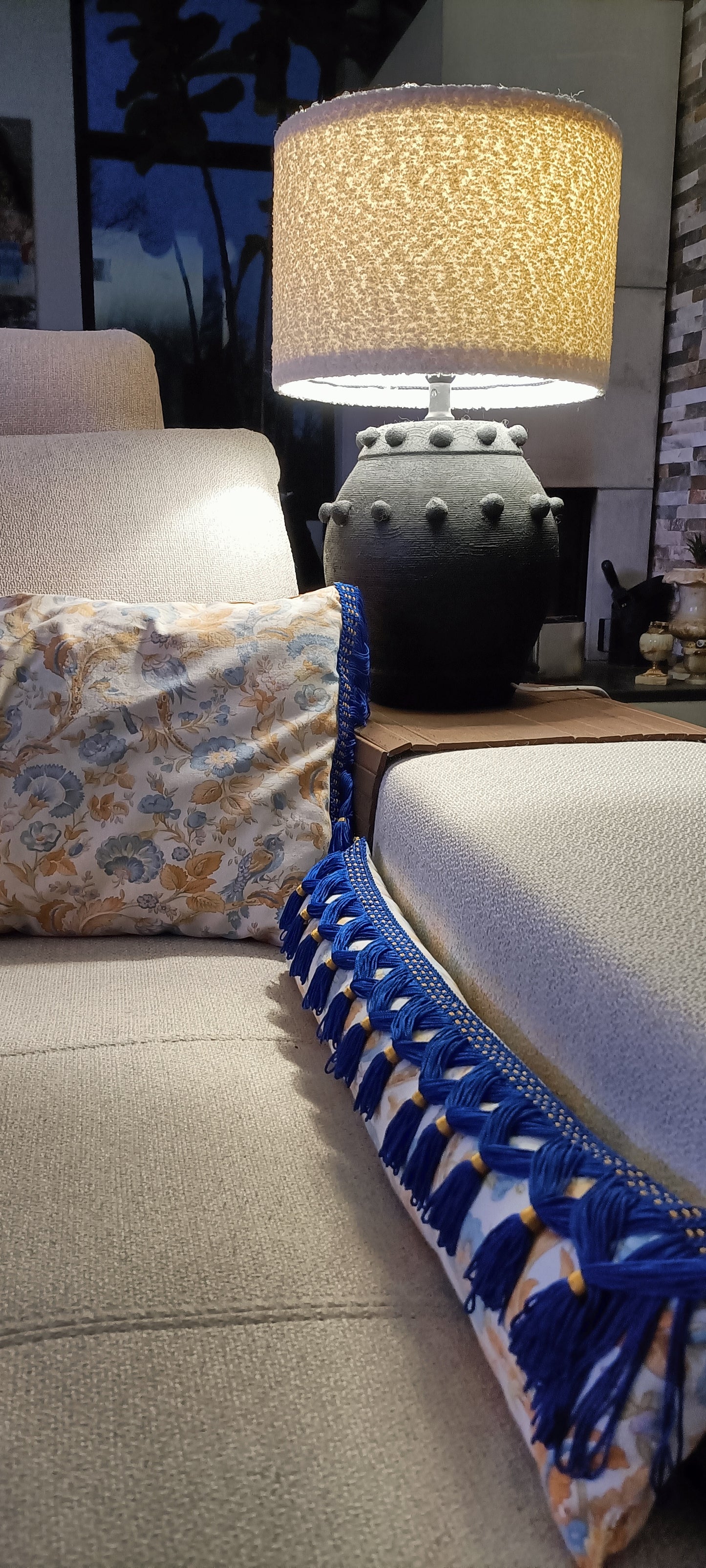 Coussin long - oiseaux et fleurs - bleu & ocre