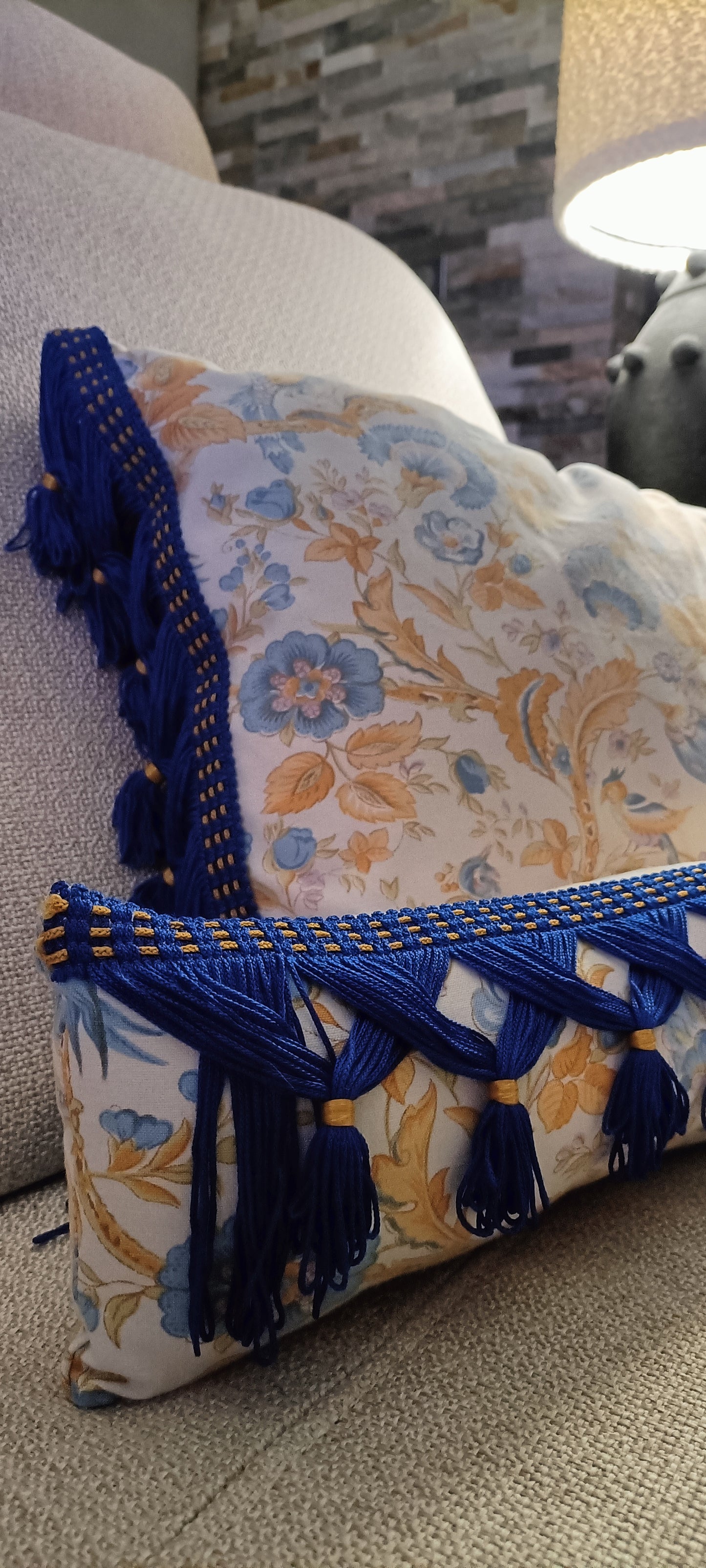 Coussin oiseaux et fleurs - bleu & ocre