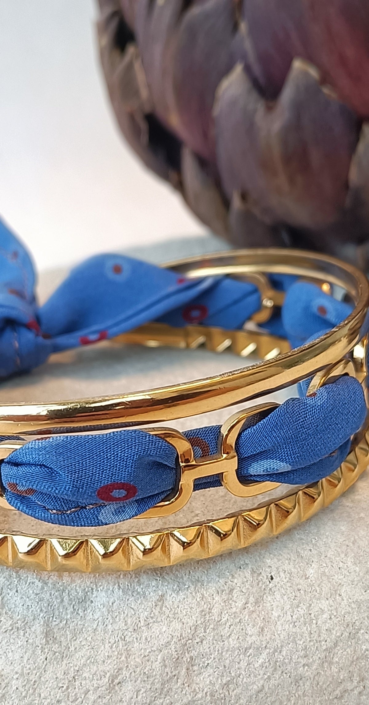 Bracelet plaqué or Iconique & soie bleue