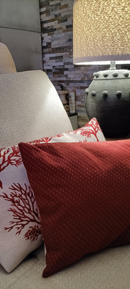 Coussin motifs corail rouge
