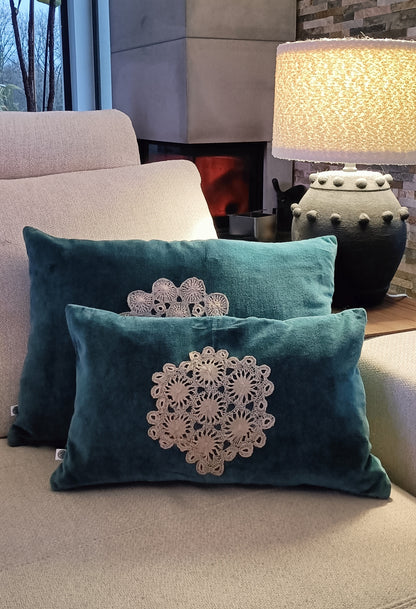 Housse de coussin velours bleu et broderie - Moyen modèle
