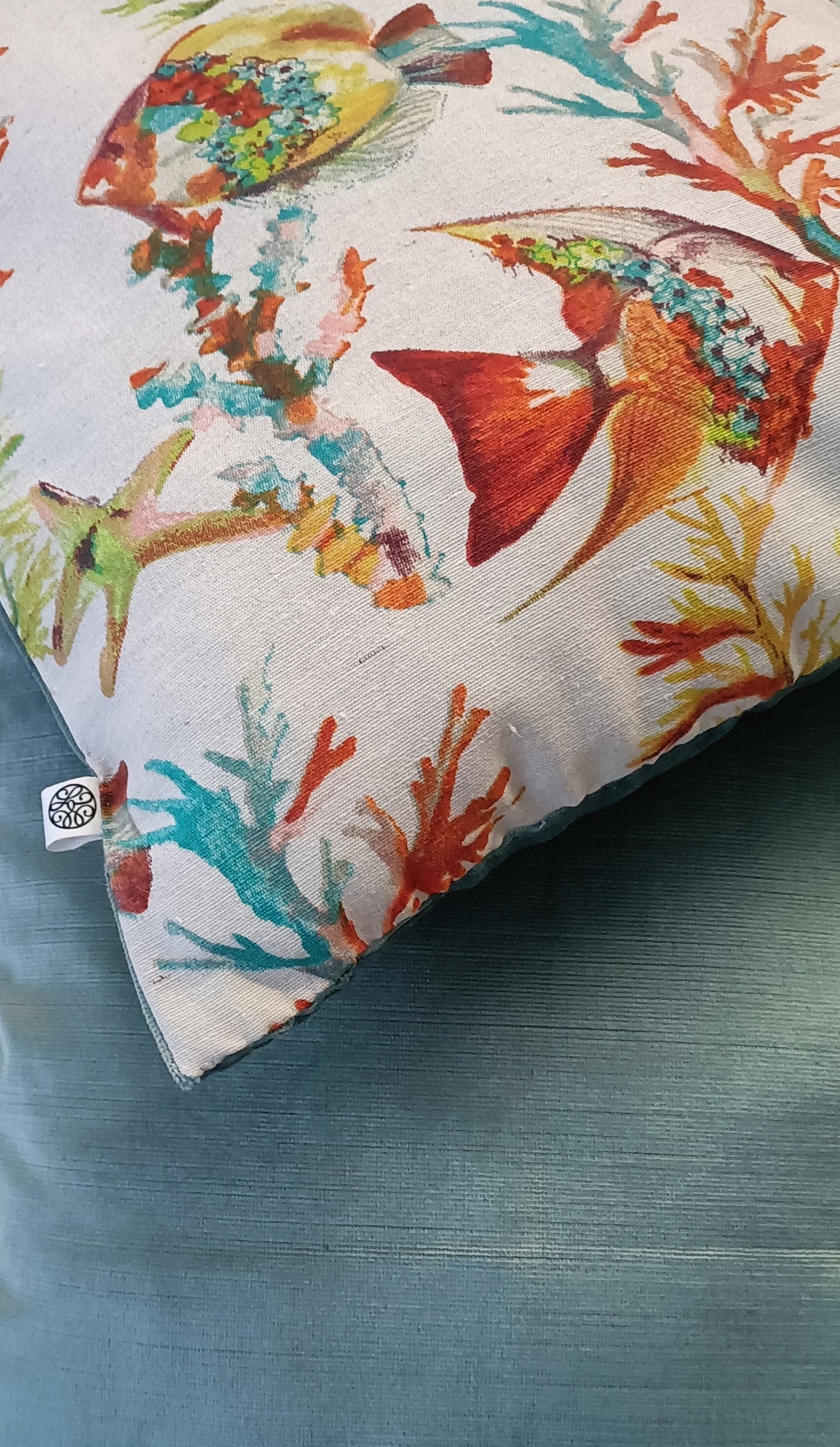 Coussin motifs marins et velours bleu