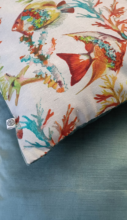 Coussin motifs marins et velours bleu