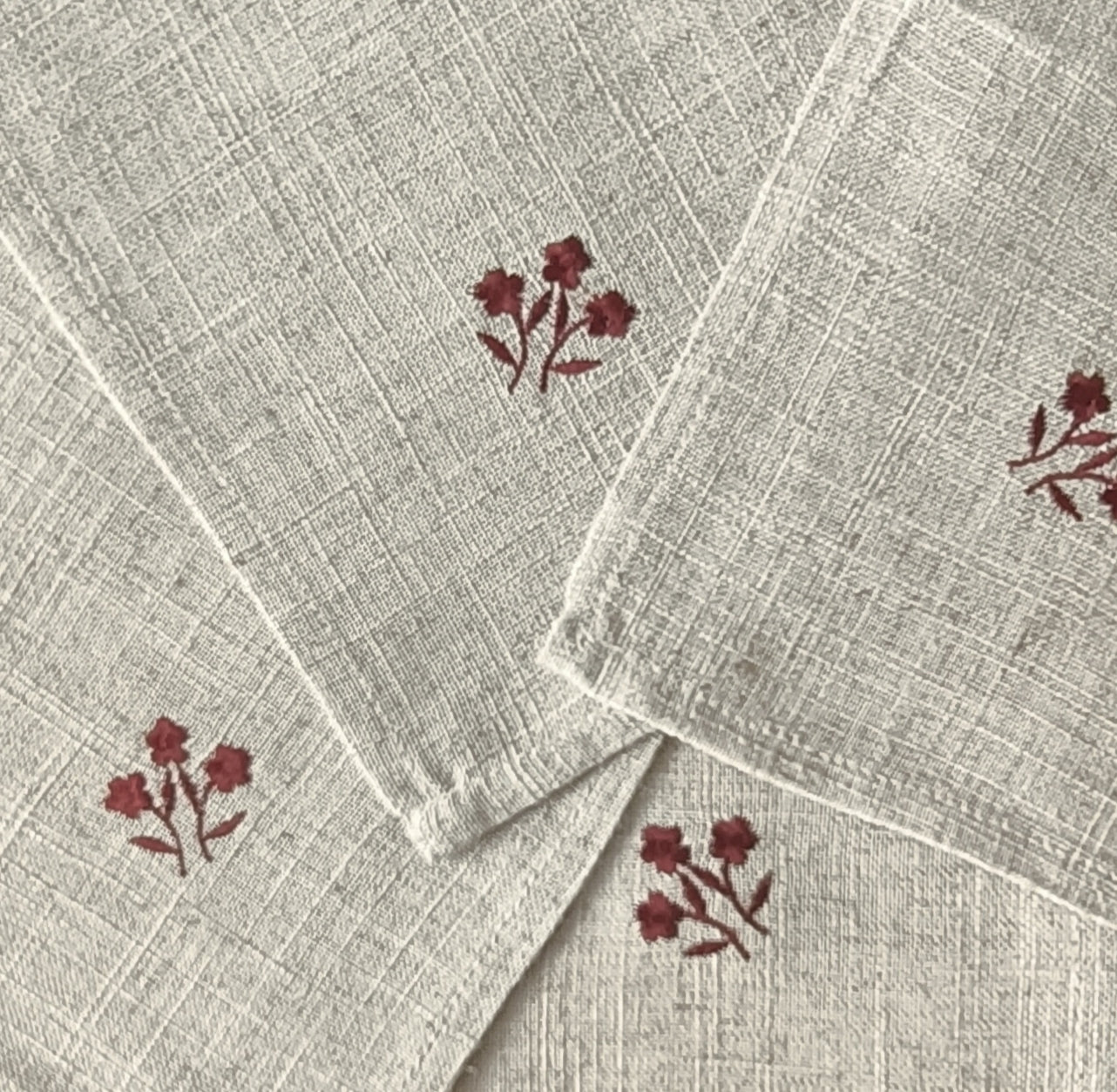 Set de 4 serviettes en lin brodé "fleurs Burgundy"