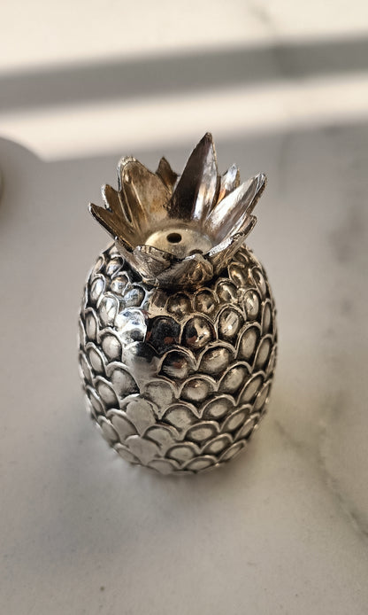 Salière et poivrière "Ananas" en métal argenté